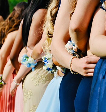 group of ladies at their prom